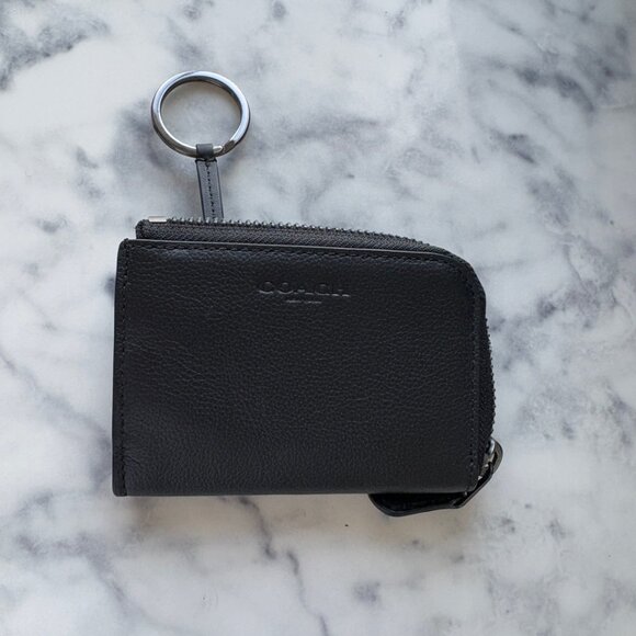 Coach Accessories - NWT Coach Complimentary L Zip Card Case